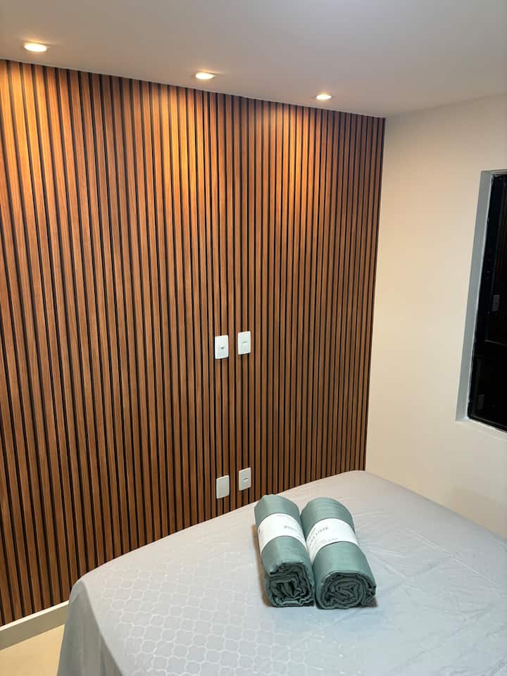 Dhoma e gjumit 2 
Krevat dopio 
Shtrojat e krevatit ✅
Rroba banje ✅