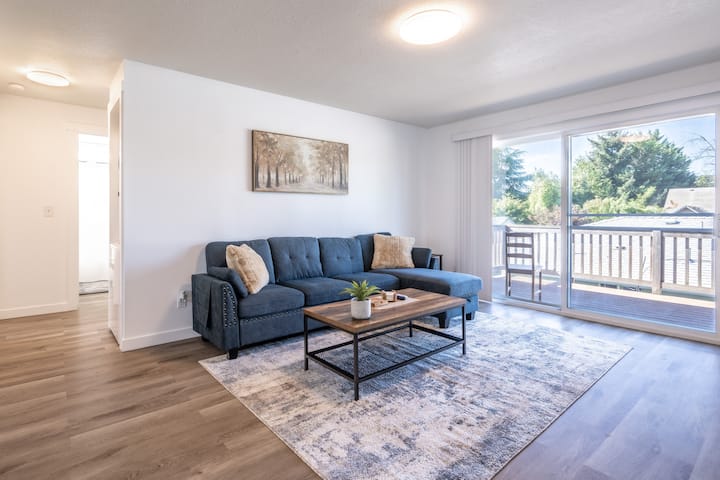 Chic 2 Bedroom Apartment with Washer & Dryer