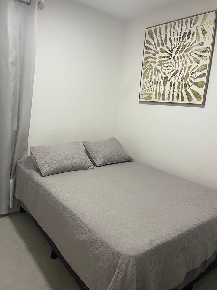 Schlafzimmer 1
