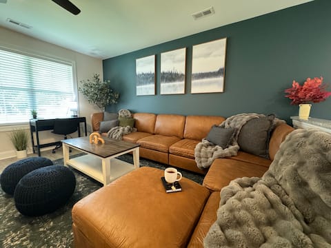 Maine State Of Mind ~ Comfy Retreat ~ 0.5 to Ktown