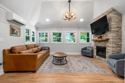 Popular Airbnb listing: Highland Hills Hideaway-2BD/2BA King in Linville