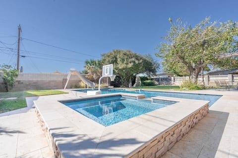 Hidden Oasis W/Pool/Billard's & More