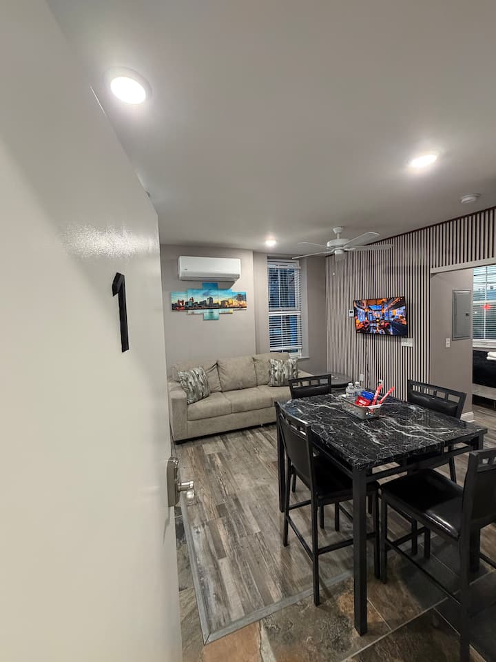 Otr Retreat | Queen Bed | Parking - Cincinnati, OH