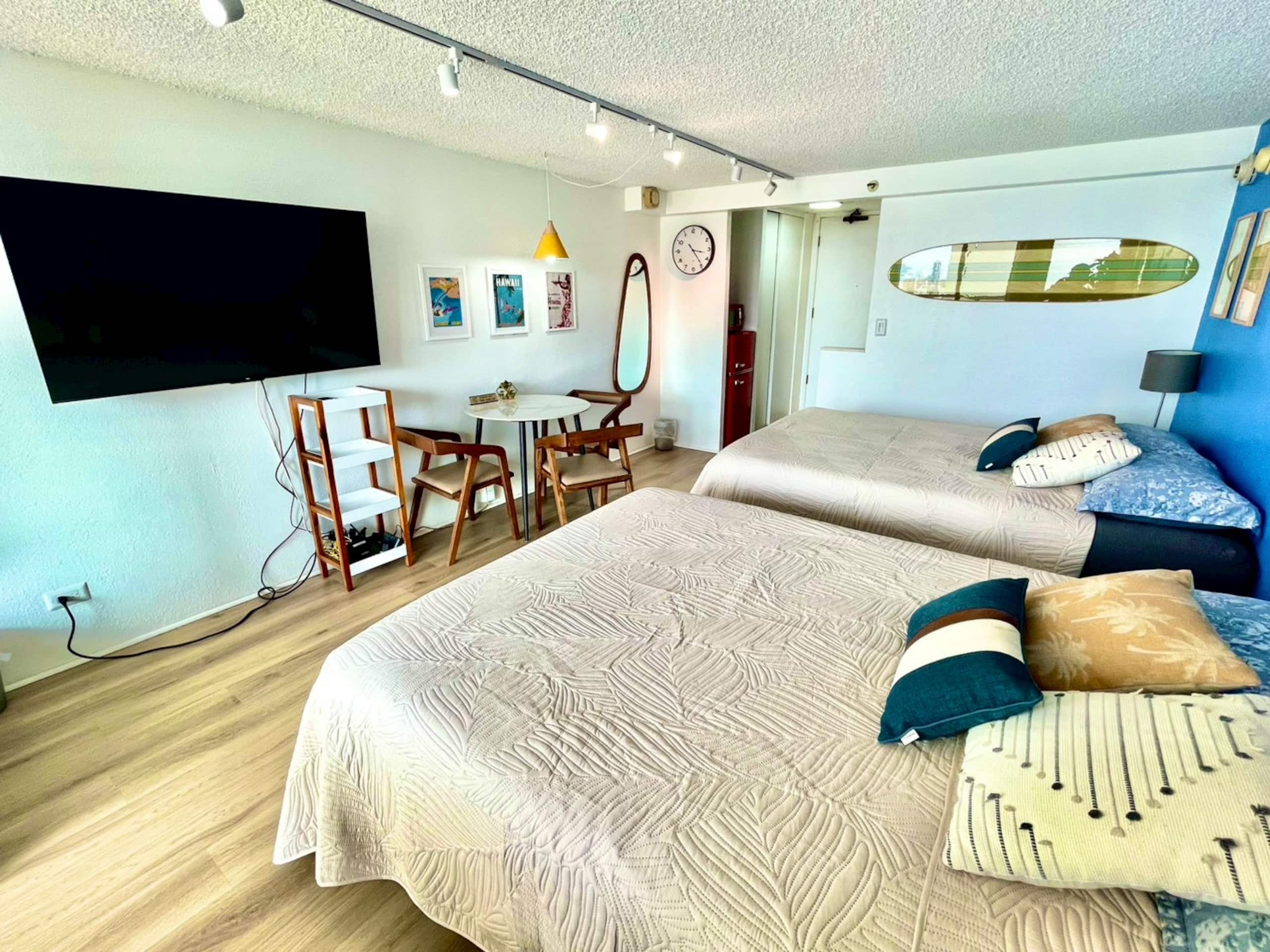 Condo in Honolulu · ★4.94 · Studio · 2 beds · 1 private bath - Image 25