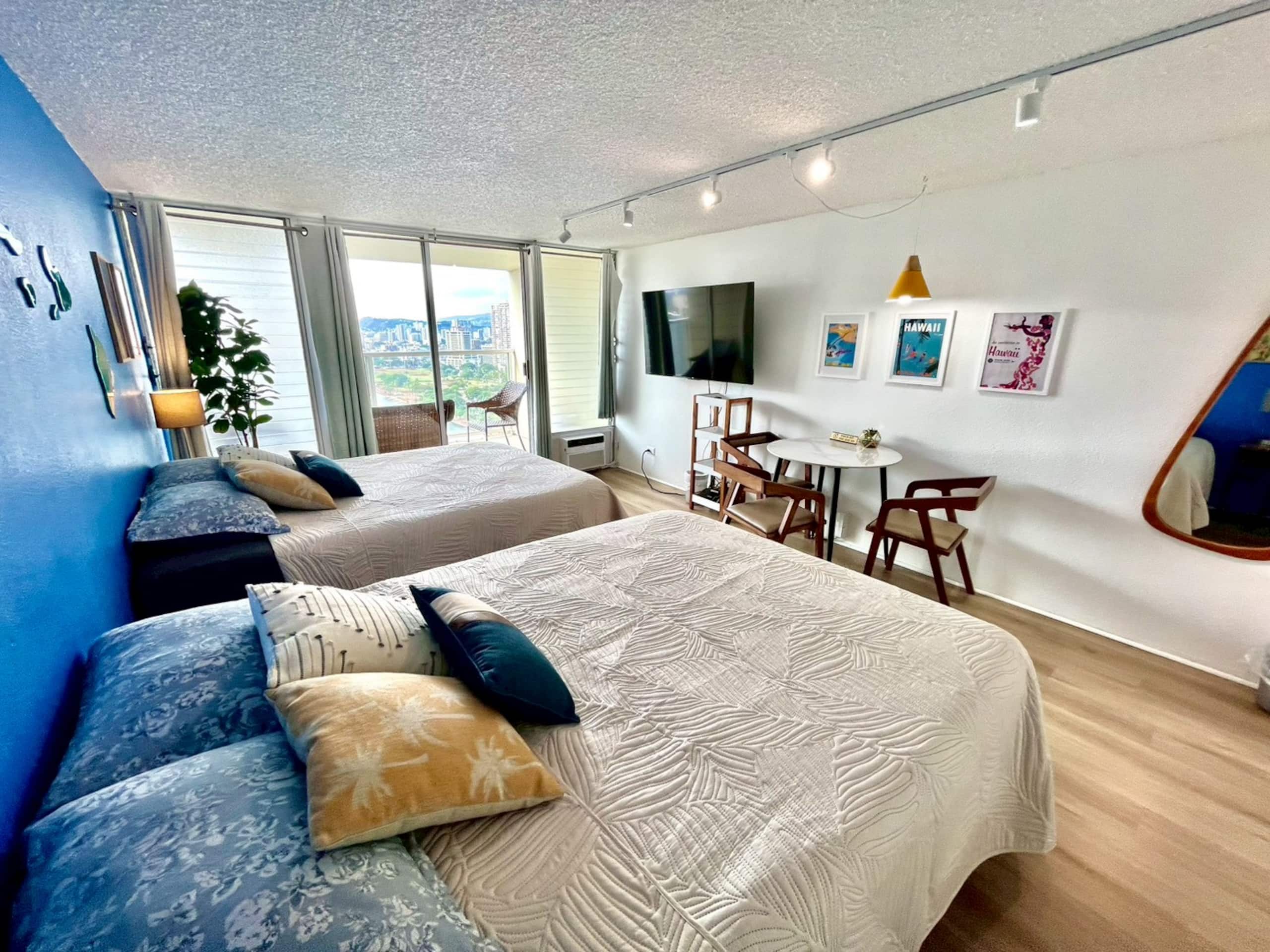 Condo in Honolulu · ★4.94 · Studio · 2 beds · 1 private bath - Image 10