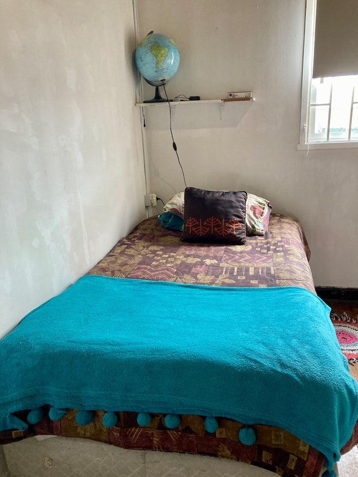 Dhoma 2 me një krevat me 1 person e gjysmë 