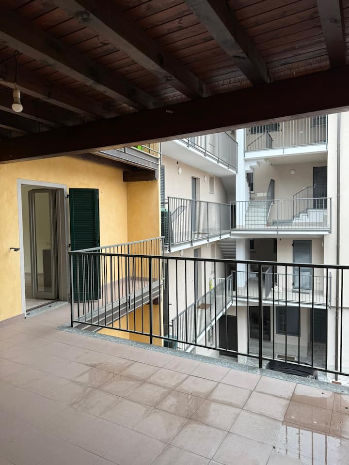 Trilocale Con Terrazzo - Affitto Stagionale - Varese