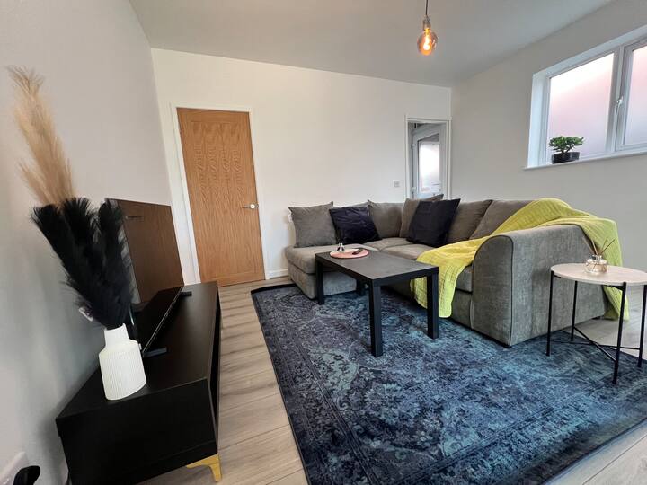 Entire House | 5 Beds | Southampton City | - Hampshire