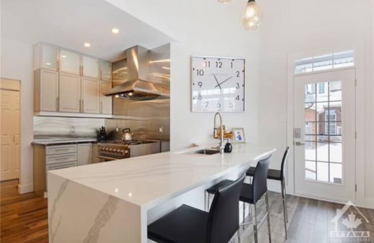 Elaborate 3 BED | Ottawa General Hospital / CHEO gallery image 3