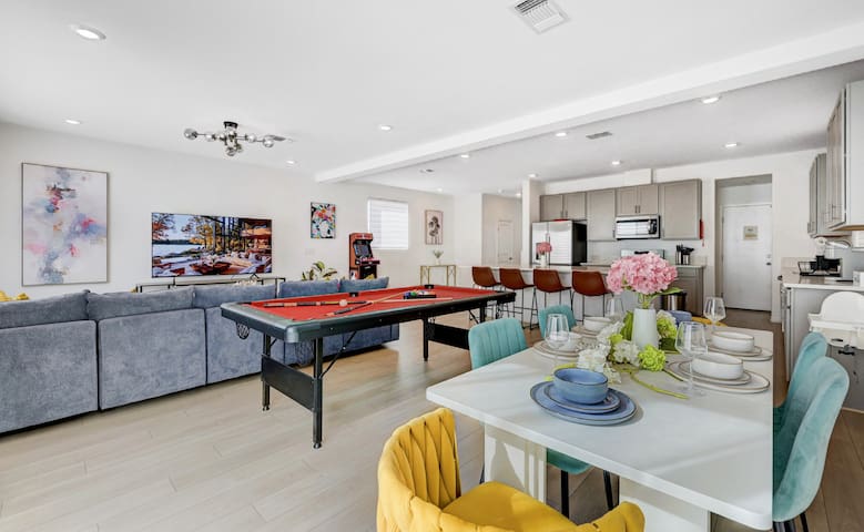 Near Strip Villa •7 Beds•Arcade Fun•Pool Table