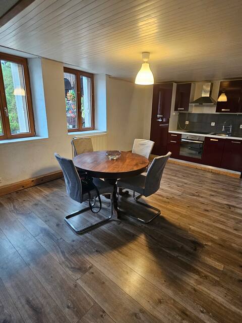 Stagecoach relay near the city center and train station