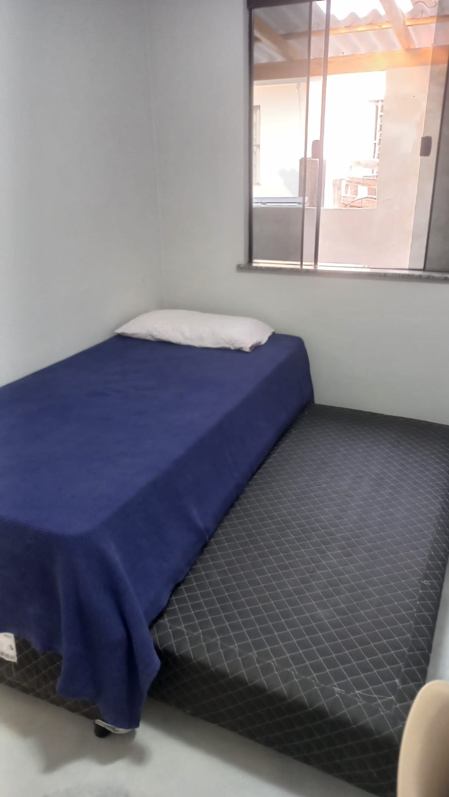 ביקאמה יחיד,עם מזרן למיטה תחתונה כדי שיהיה נוח יותר 