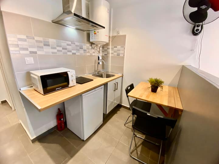 1 Estudio Nuevo Frente Al Metro Fr Bcn 324 - Aeropuerto Josep Tarradellas Barcelona-El Prat (BCN)