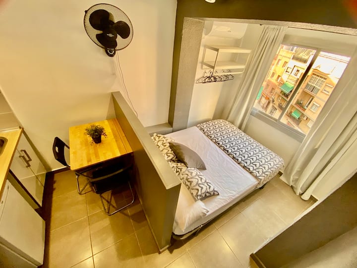 1 Estudio Nuevo Frente Al Metro Fr Bcn - Cornellà de Llobregat