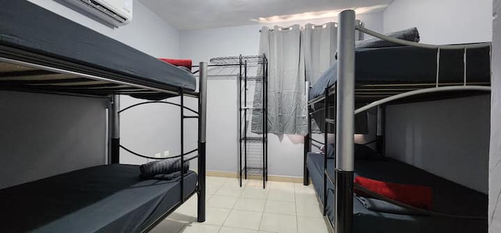 Schlafzimmer 1
