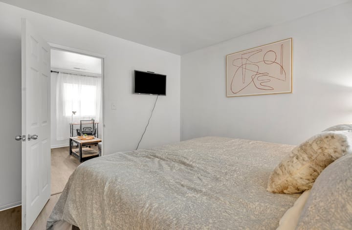 Serenity Suite: The Luxe Oasis #4 - Evansville, IN