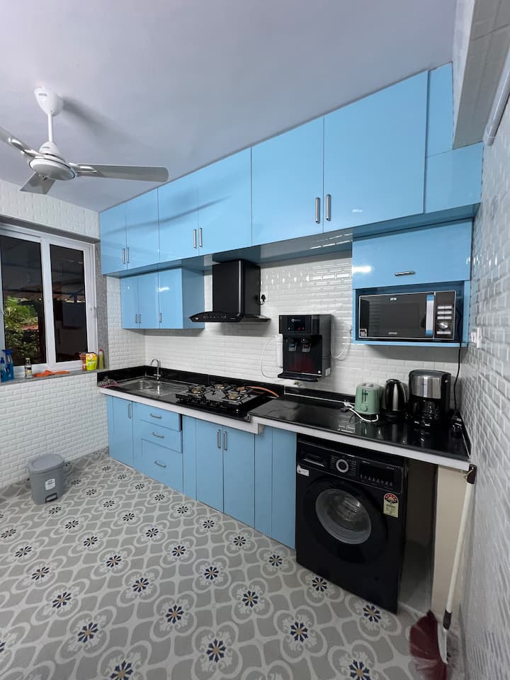 Full kitchen image 1