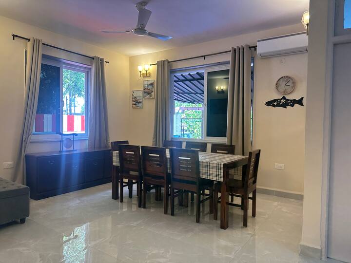 Dining area image 2