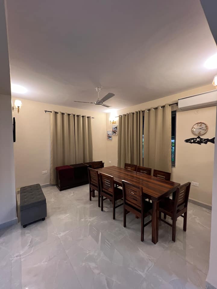 Dining area image 1