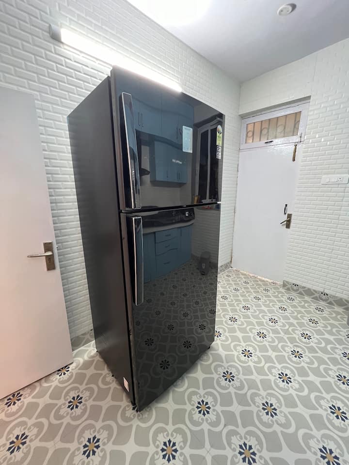 Full kitchen image 2