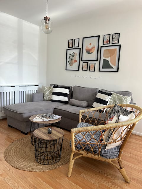 Popular Airbnb listing: Preloved stylish home with private double-driveway in Knowsley
