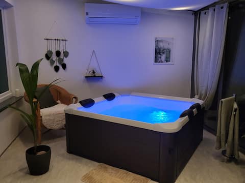 Lovely apartment with hot tub