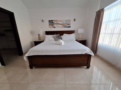 7hc Entire 4 Br Condo near SJO