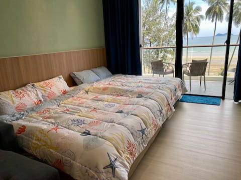 Stunning Sematan Beachfront Oasis