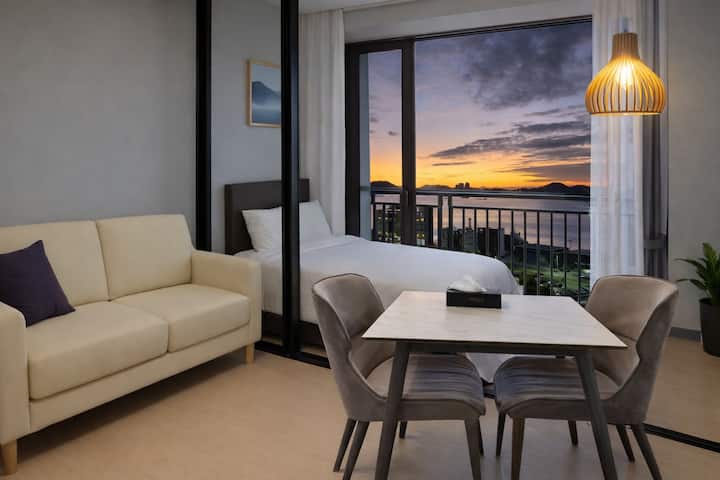 J621여수유탑유블레스 美친뷰맛집 | 크루즈 | 아르떼뮤지엄 포함 편안한 프리미엄 숙소 - South Korea