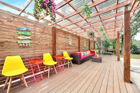 NEW Heated POOL/Theater/Sunroom/Gym/King bed/Fence