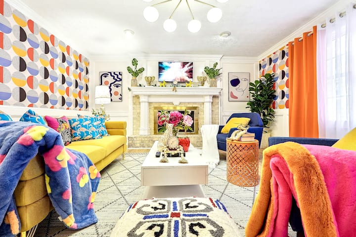 Tropical Estate | Heated Pool | Movie Theater - Lawrenceville, GA