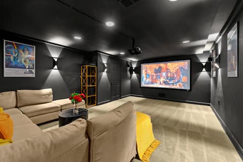 POOL/Theater/Sunroom/Gym/King beds/Fenced/Big Yard