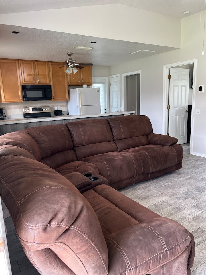 Private, Convenient, Cozy Guesthouse - Christmas, FL