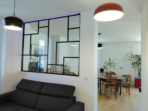 Popular Airbnb listing: Sunny one-bedroom apartment near Château, terrace & parking in Pau
