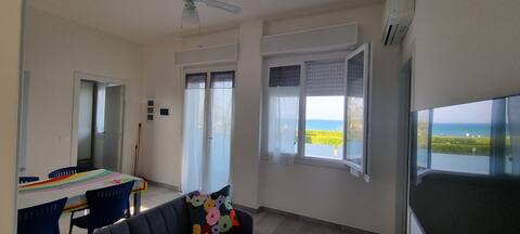 Top performing Airbnb: Seafront apartment in Numana
