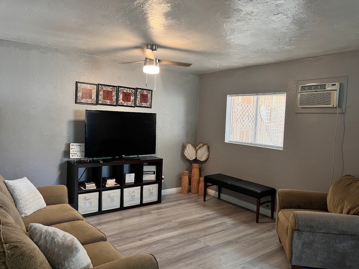 Cómoda casa trasera Casas de huéspedes en renta en Bakersfield