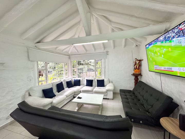 Villa Oasis Luxe • Piscine Jacuzzi Sauna Lleras - Medellín, Colombia