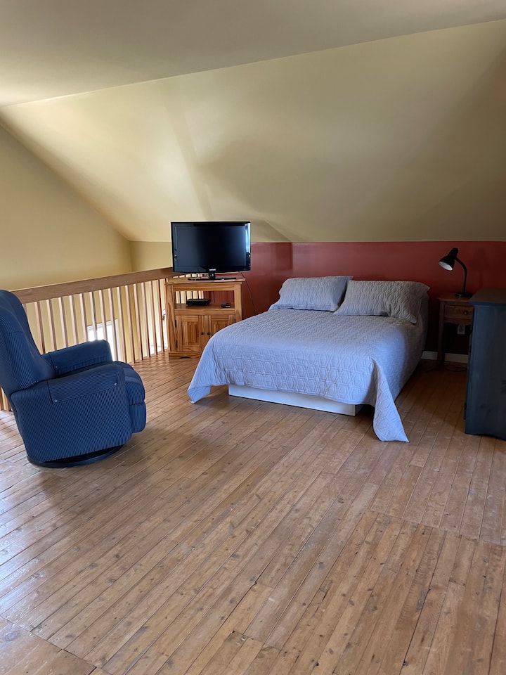 宽敞的夹层，配有2张双人床 