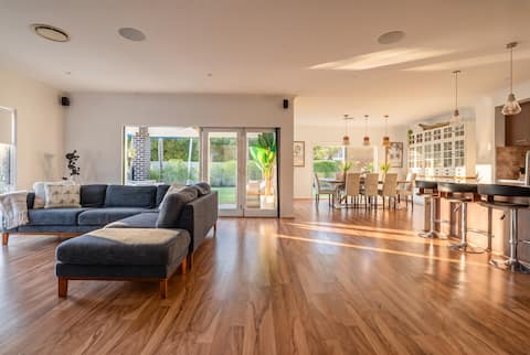Top performing Airbnb: Family retreat in Burleigh Heads in Burleigh Heads
