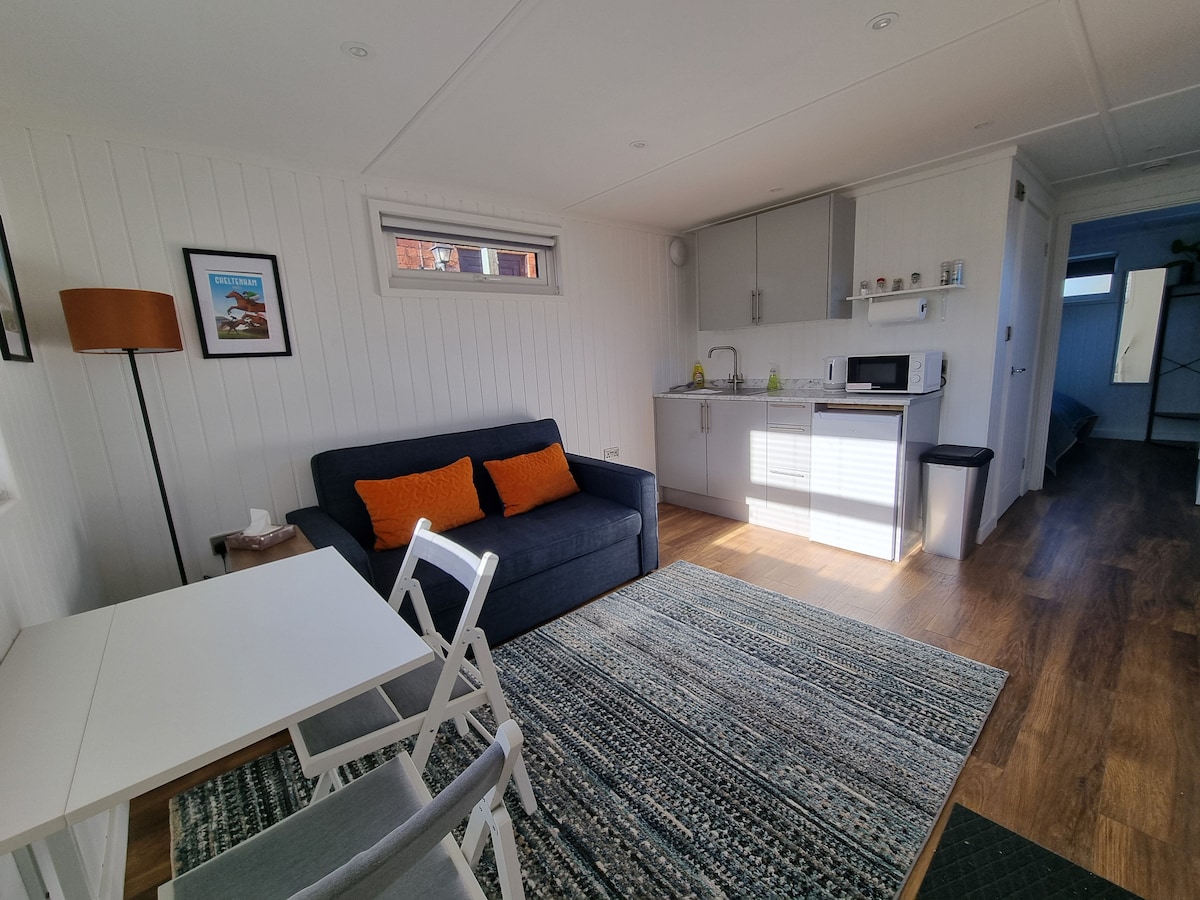 Leistungsstarkes Airbnb: Cheltenham Annexe, free parking, near racecourse in Gloucestershire