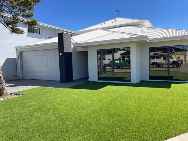 Sugar Sunsets (on the canal) gallery image 5