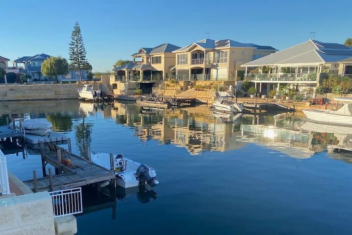 Sugar Sunsets (on the canal) gallery image 3