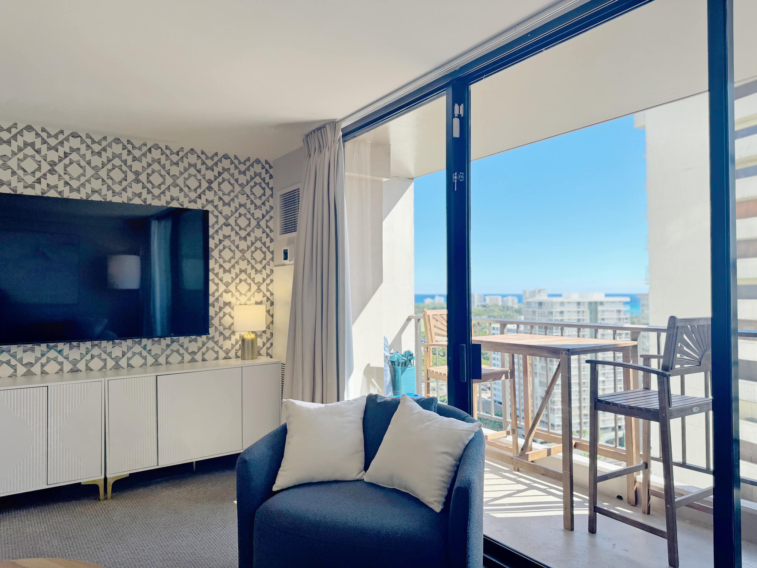 21F-Beautiful Waikiki  1BR-Near Beach~ - Image 6