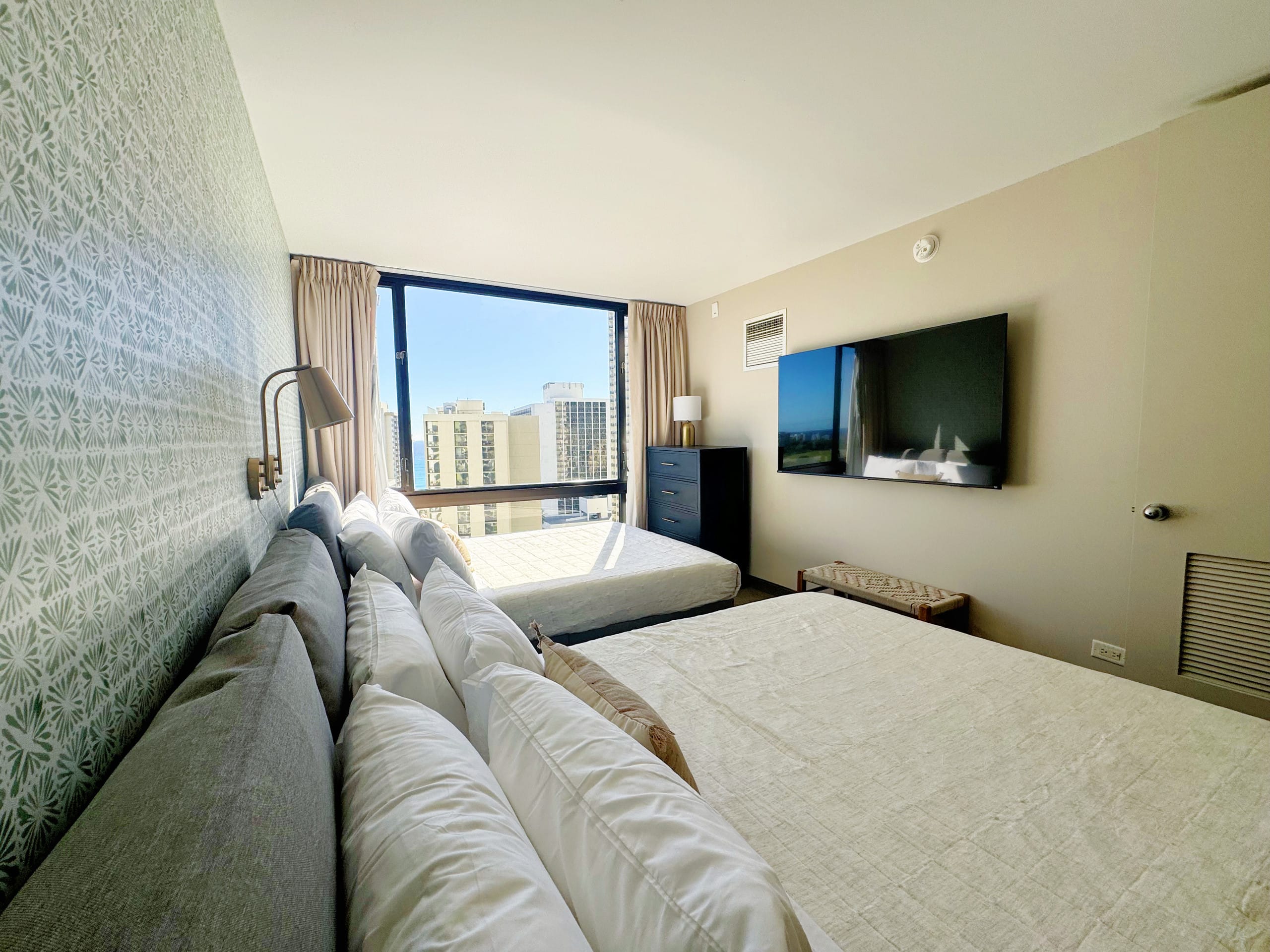 21F-Beautiful Waikiki  1BR-Near Beach~ - Image 2