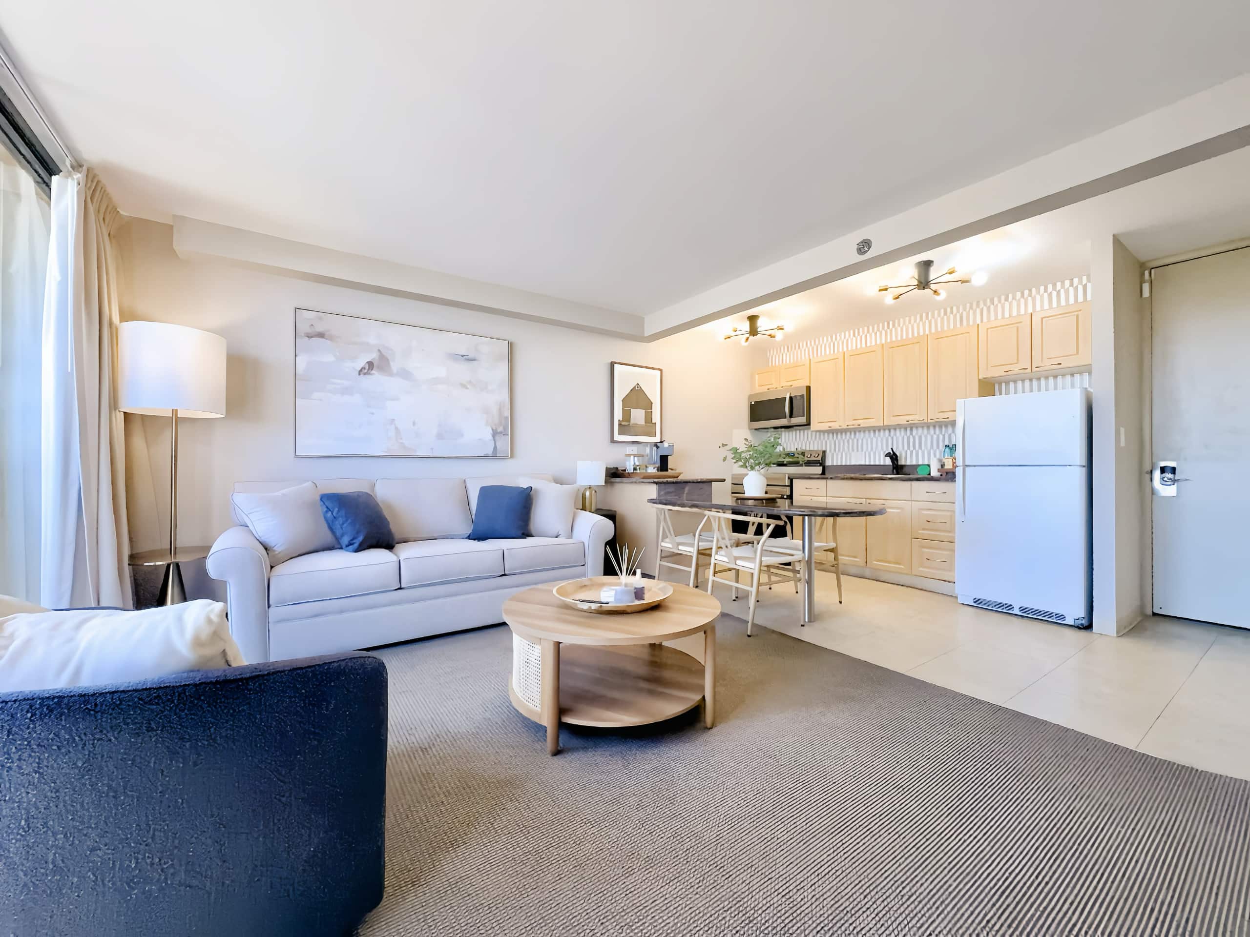 21F-Beautiful Waikiki  1BR-Near Beach~ - Image 1