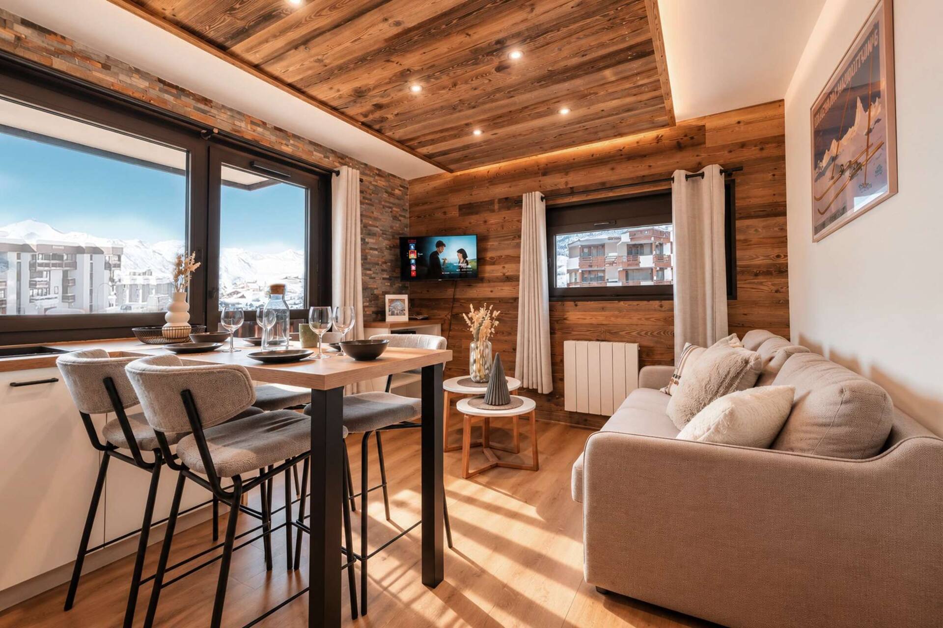 Exceptional apartment. Sleeps 4; renovated in a mountain/modern style—very cozy and beautiful