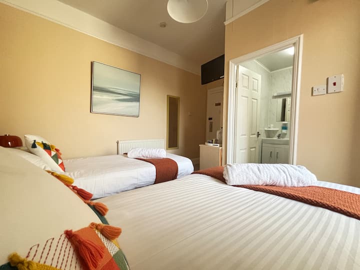 Twin Room - Paignton