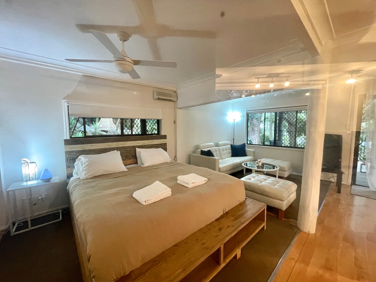 Gin's Rainforest stay -pet friendly — photo via the host's Airbnb listing