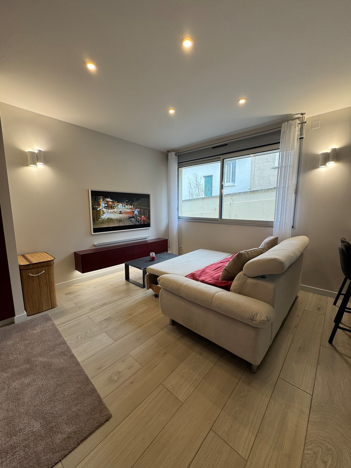 Annonce Airbnb populaire: Studio combining comfort and technology à Clermont Ferrand