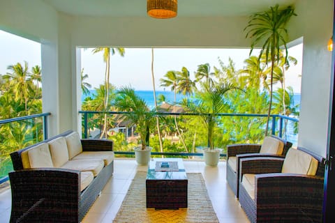 Ze Luxury Beachfront Penthouse- Pool+AC+Ensuite B